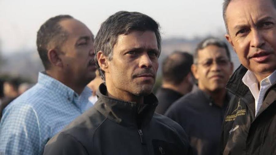 Leopoldo López y su familia están en la embajada de España en Caracas
