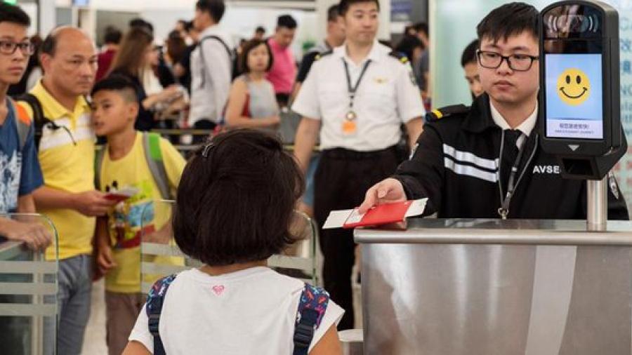 Tras protestas aeropuerto de Hong Kong reanuda operaciones