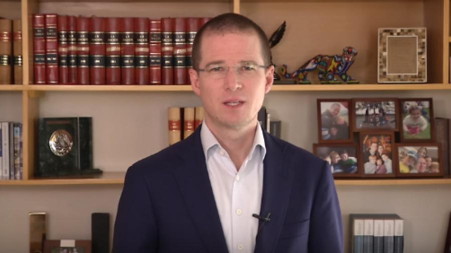 Intercambian tuits Anaya y Margarita