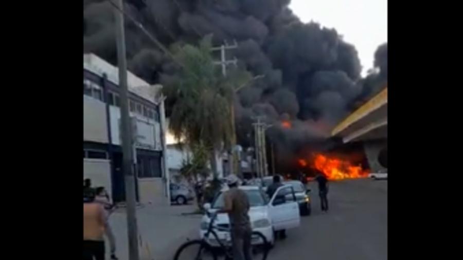 Tren se impacta con pipa y causa enorme explosión en Aguascalientes 
