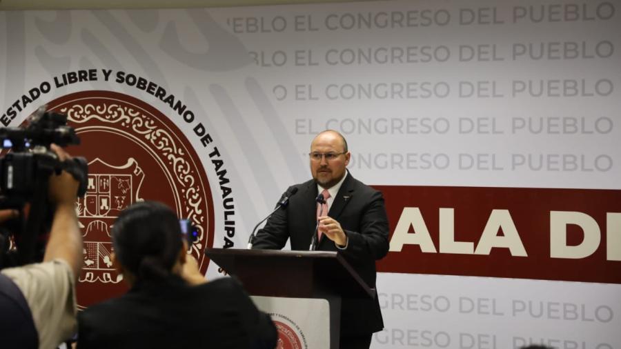 Este gobierno respeta, no dicta línea, no impone, no amenaza, no corrompe: Héctor Villegas