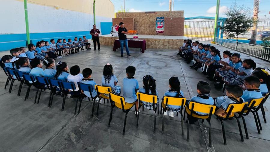 Llevan biblioteca itinerante  al jardín de niños “Lidia Ángela  Ramírez Hernández”