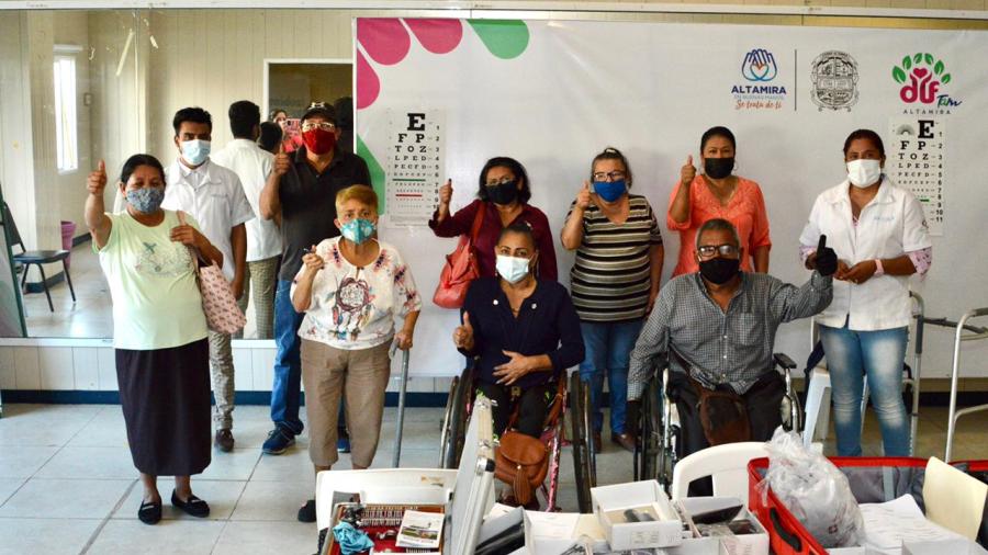 Benefician DIF Tamaulipas y DIF Altamira con lentes a personas con problemas de salud visual