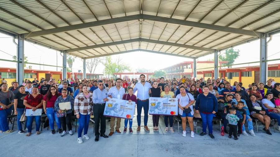 Avanza entrega de Becas con apoyo del Alcalde Carlos Peña Ortiz