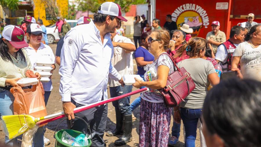 Unidos en la adversidad; Carlos Peña Ortiz dirige apoyos a familias vulnerables