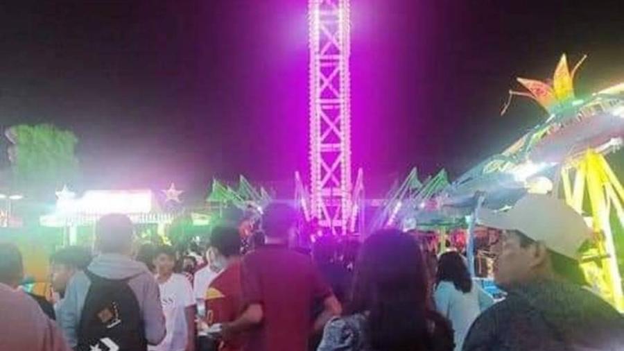 Juego mecánico se desploma y deja 25 lesionados 