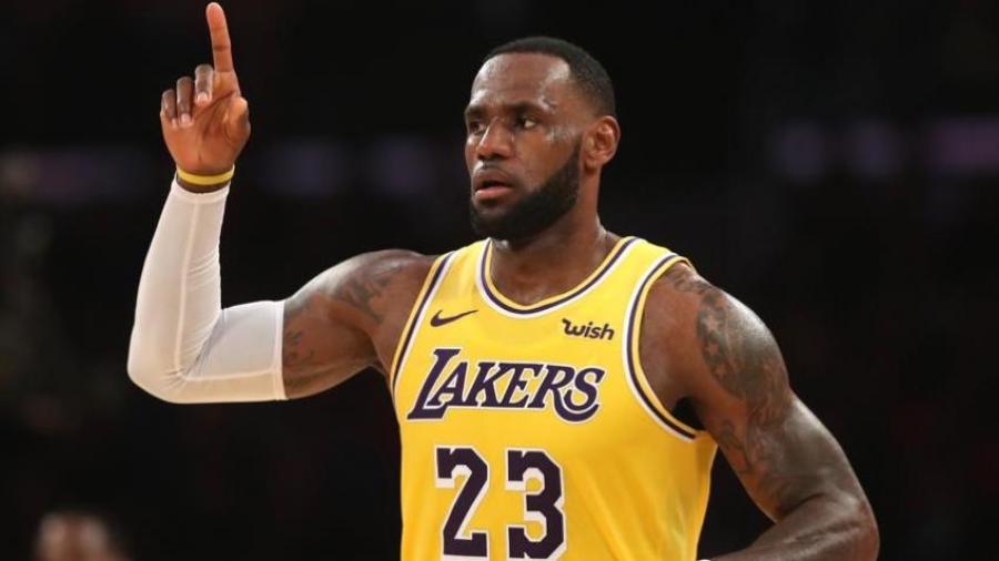 LeBron James renueva con Los Angeles Lakers