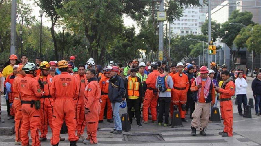 Detienen de manera moment&aacute;nea labores de rescate tras sismo