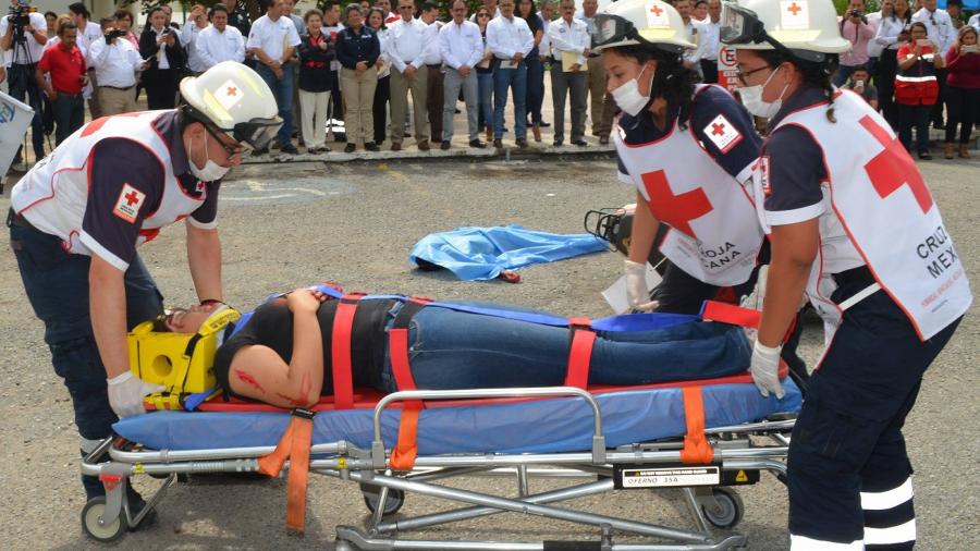 Exhortan a vacacionistas a extremar precauciones al conducir