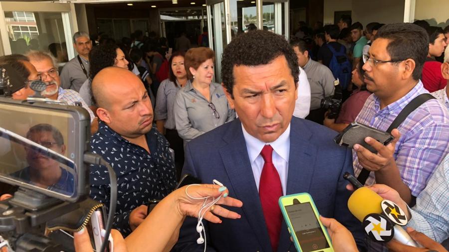 Gestiona alcalde recursos para pavimentar accesos de 30 ejidos