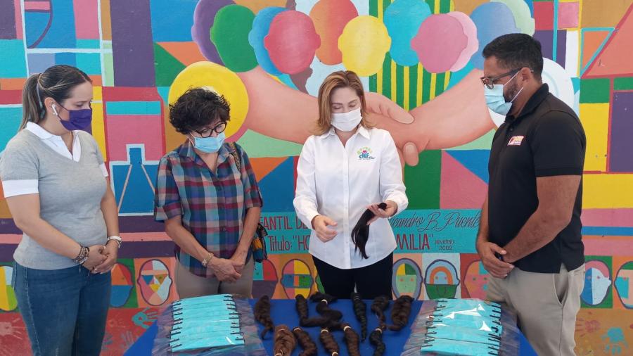 DIF Reynosa entrega donación de trenzas a la Fundación Iluminando Corazones a Niños con Cáncer