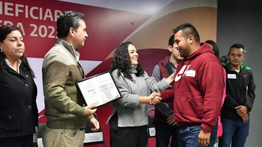 Secretaria del Trabajo da la bienvenida a trabajadores tamaulipecos tras estancia laboral en Canadá y EU