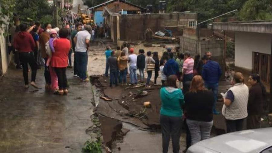 EPN ordena atender desbordamiento de r&iacute;o en Michoac&aacute;n