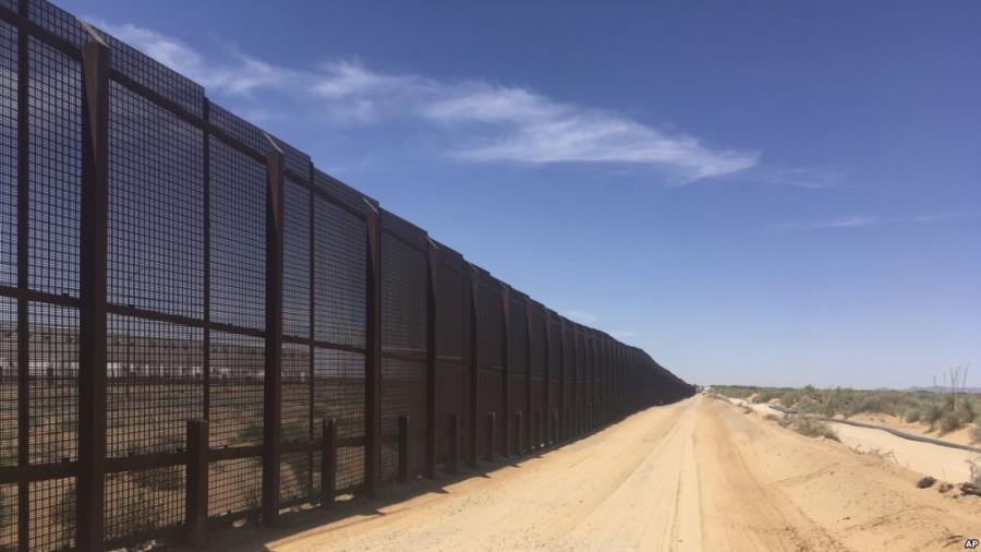 Otorgan contrato para construir otra nueva sección de muro en Texas