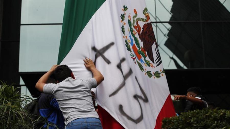 Familiares de los 43 normalistas de Ayotzinapa protestarán en la FGR 