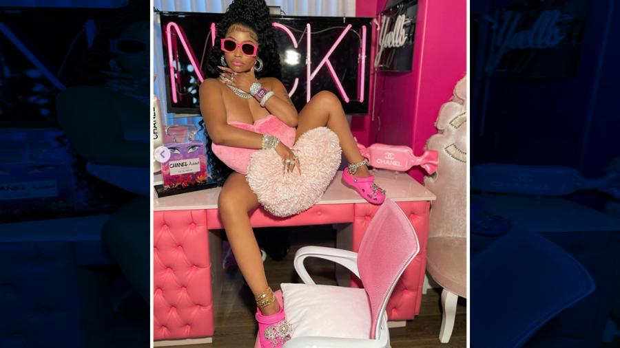 Nicki Minaj causa furor con sus crocs rosas