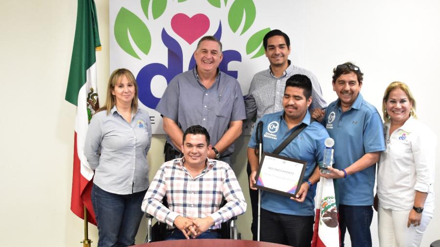 Felicita DIF Reynosa a Octavio Magallán