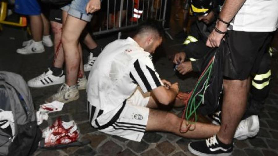 Ataque falso provoca estampida y deja 30 civiles lesionados