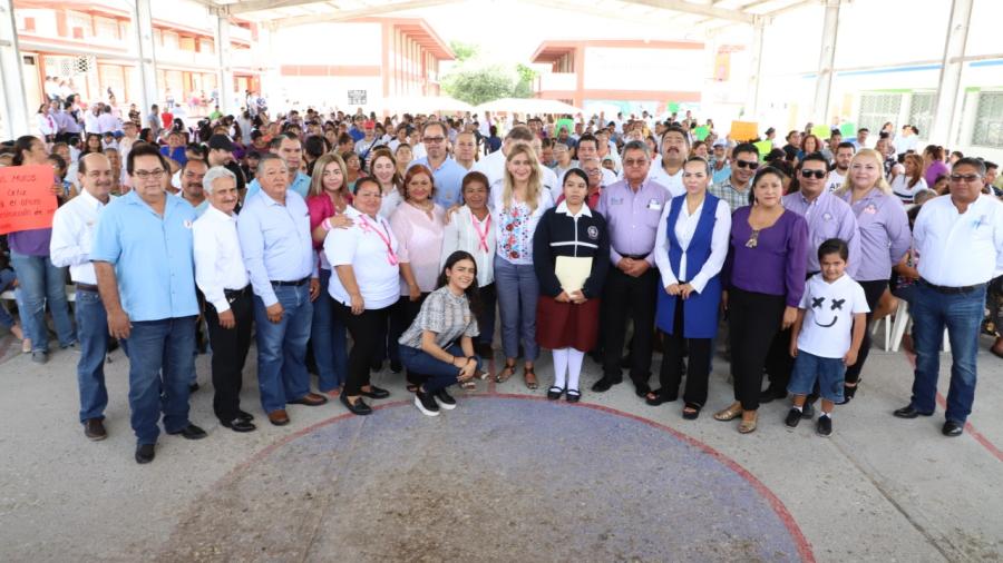 Reciben vecinos de Jarachina Norte atención de Maki Ortiz