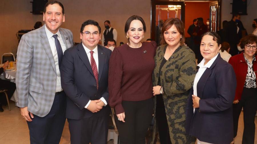 Gobierno Municipal impulsa la preparación profesional de personal de la salud