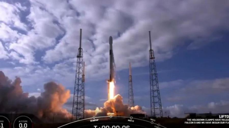 Lanza Space X 143 satélites en un sólo cohete 