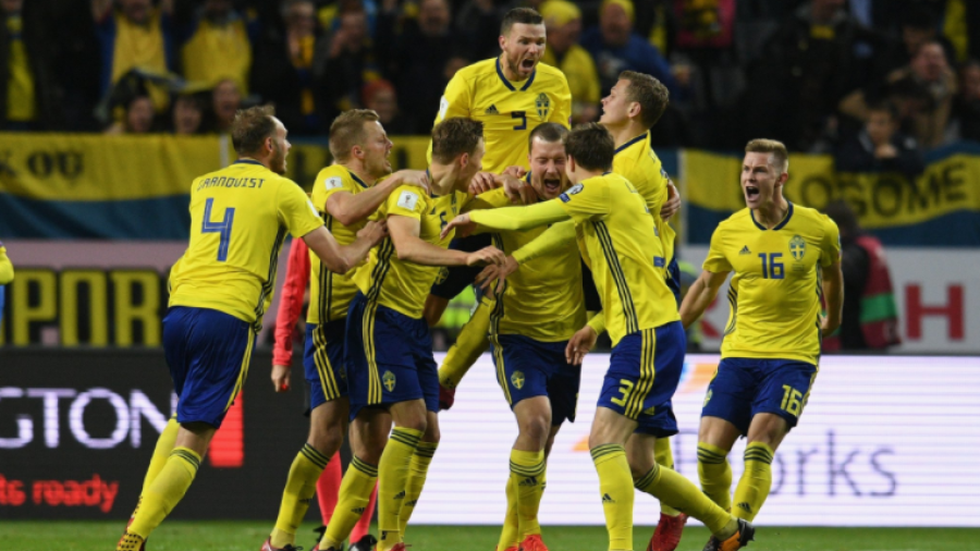 Suecia pega primero y complica el pase a Italia