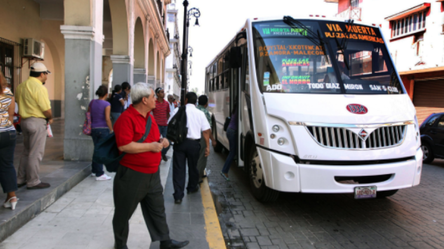 Retirarán concesiones a transportistas que bloquearon calles en Veracruz