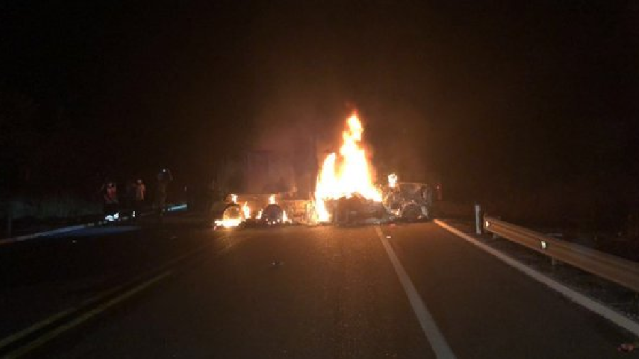 Choque en Autopista Siglo XXI deja 4 muertos