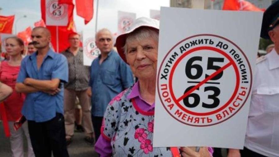 Rusos protestan contra aumento de edad de la jubilación