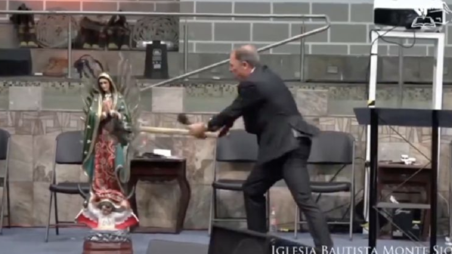 Pastor destruye con machete figura de la Virgen de Guadalupe en Tamaulipas