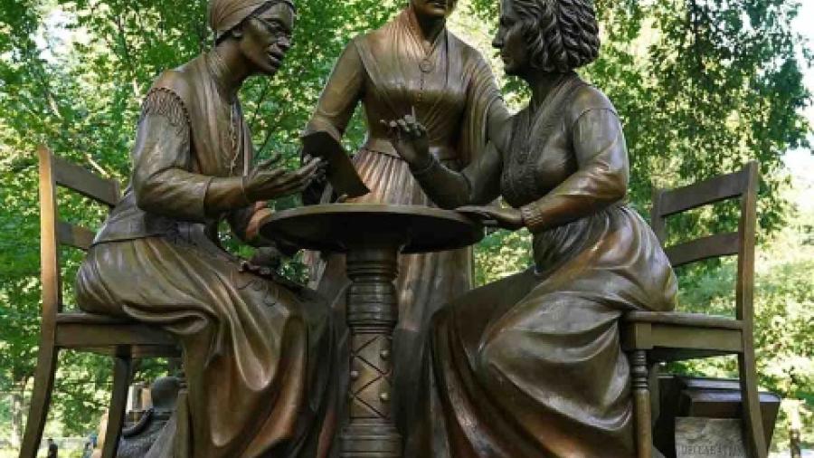 A 100 años del derecho al voto en mujeres