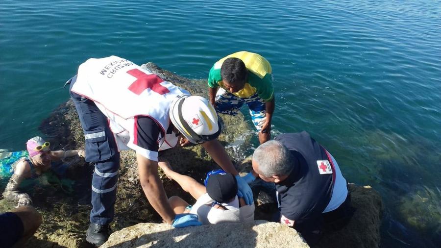 Mujer estuvo a punto de morir en escolleras de playa Miramar 