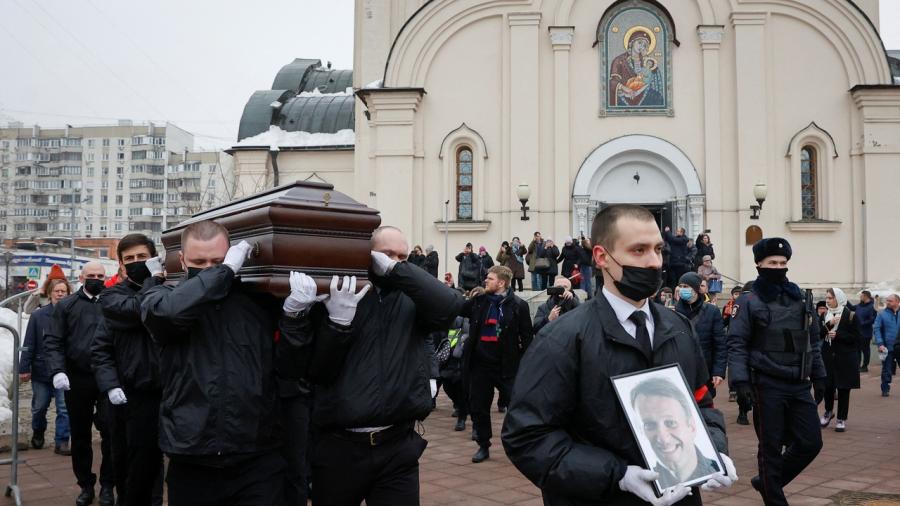 Navalny es enterrado en el cementerio Borisov de Moscú