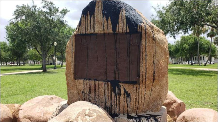 Abren investigación por actos de vandalismo en el monumento de Jefferson Davis