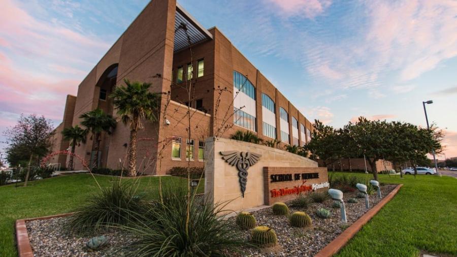 UTRGV lleva a cabo graduación de Facultad de Medicina 