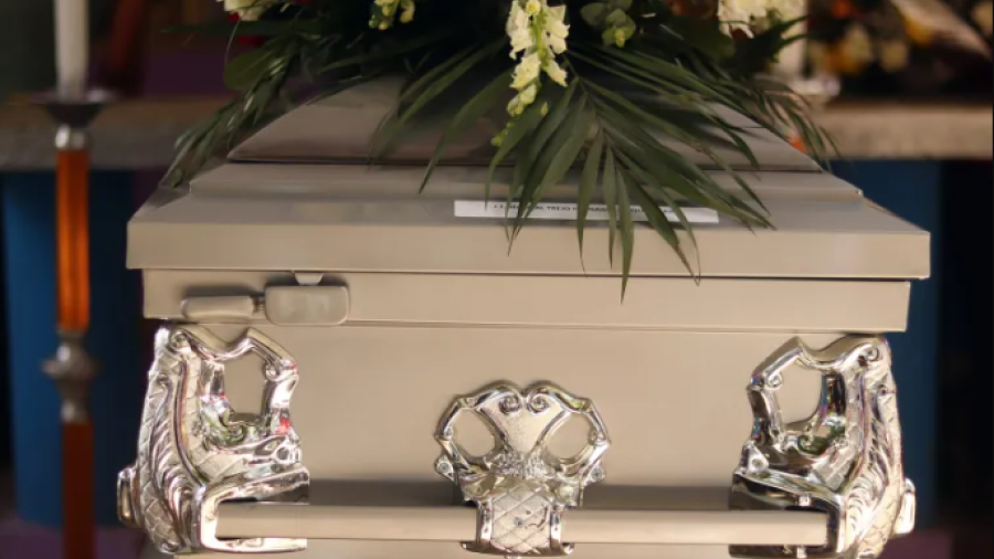 Realizan los primeros funerales de migrantes repatriados tras la tragedia de Texas