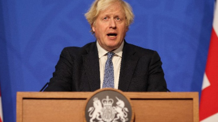 Genera polémica Boris Johnson tras declaraciones sobre personas trans en el deporte 