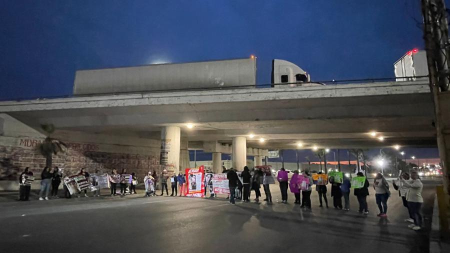 Protestan y bloquean vialidad por mujeres desaparecidas