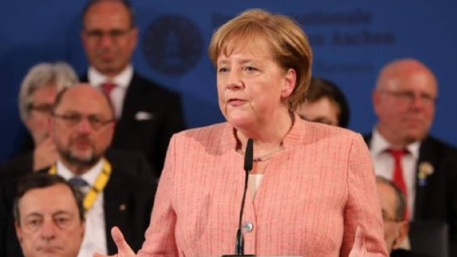 Europa ya no puede esperar a que EU nos proteja: Angela Merkel 