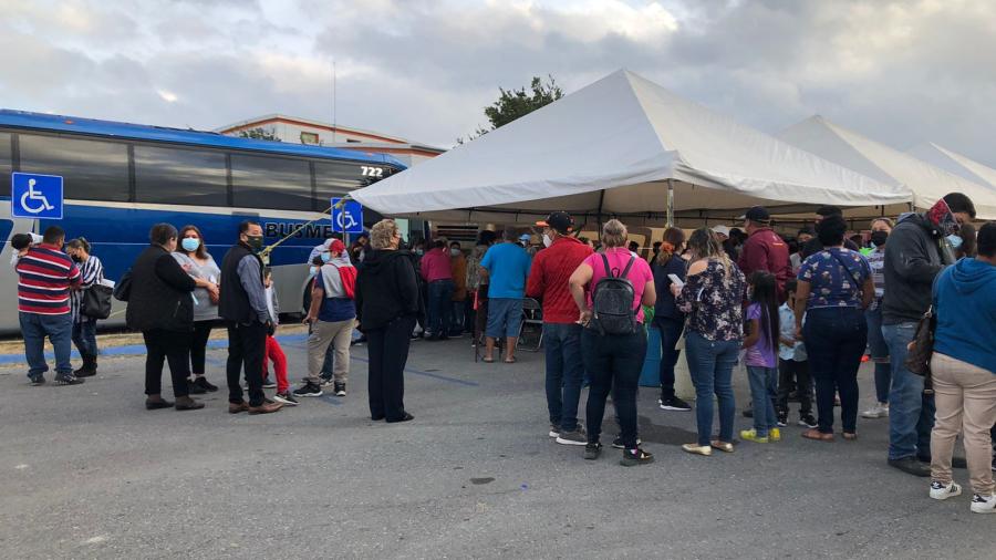 Gobierno de Nuevo Laredo vacuna a menores de 5 a 17 años en Laredo, Texas