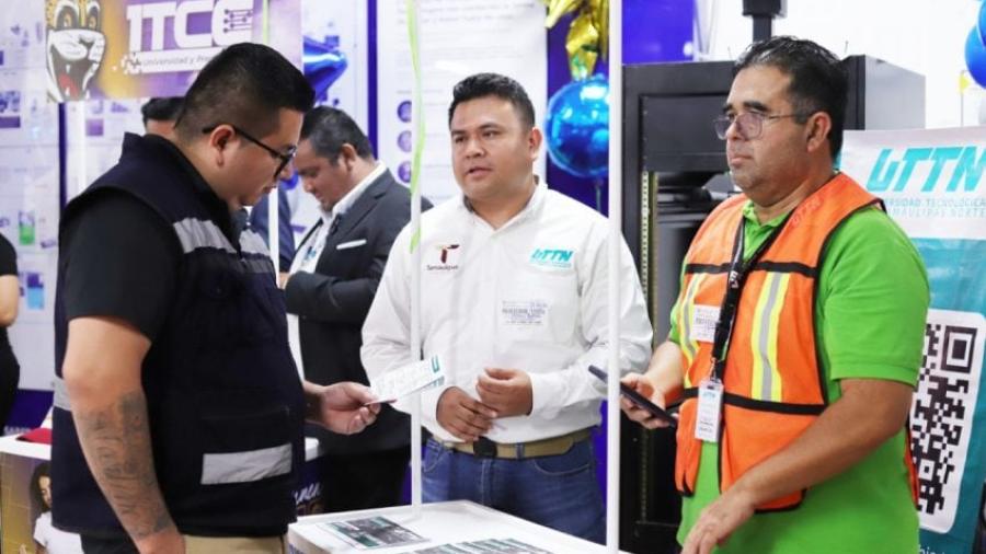 Presenta UTTN su oferta educativa en feria organizada por maquiladora