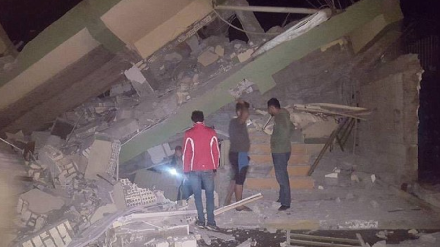 Aumenta a 100 el número de muertos y a mil el de heridos tras sismo en Irán