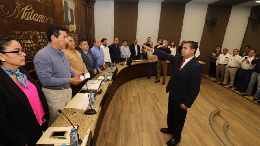 Toma alcalde protesta a Marco Hernández Acosta como titular de SEDUE   