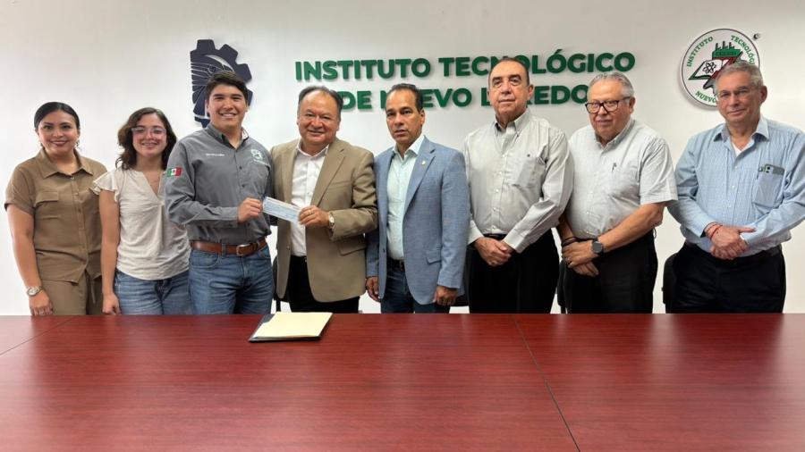 Entrega Consejo de Instituciones becas de titulación 