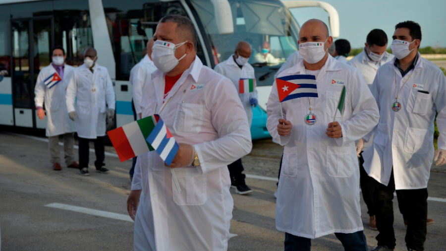 No hay especialistas en México, afirma AMLO sobre contratación de 500 médicos cubanos