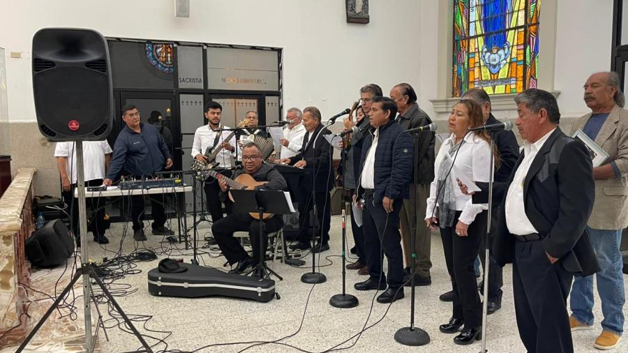 Celebran músicos su día con misa
