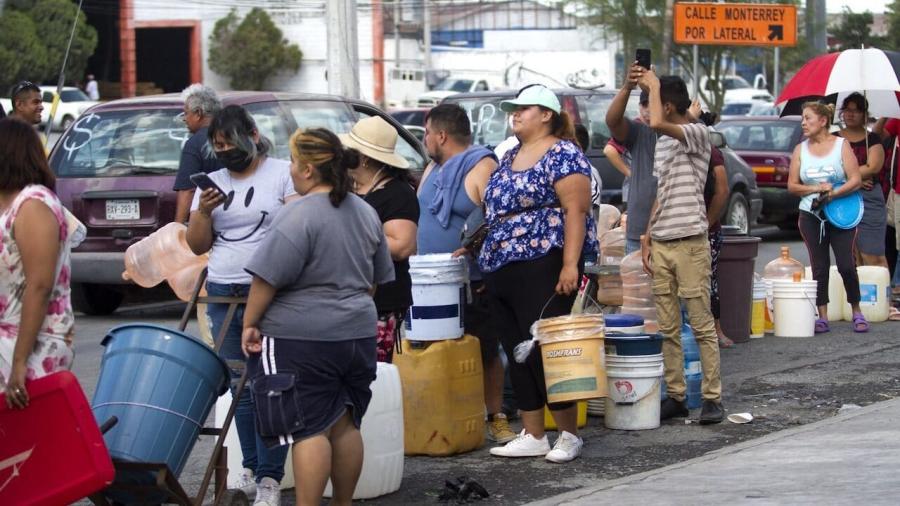 Firma AMLO decreto para garantizar el agua en NL