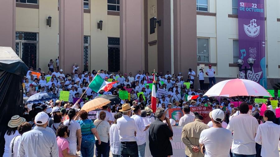 Empleados del Poder Judicial salen a las calles a manifestarse contra la desaparición de fideicomisos
