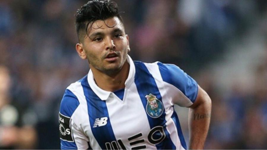 FC Porto elige "pincelada" de 'Tecatito' Corona como gol del mes