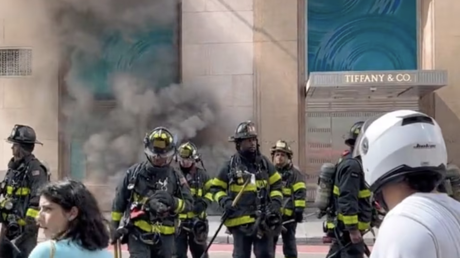 La icónica tienda de Tiffany & Co en Nueva York se incendia
